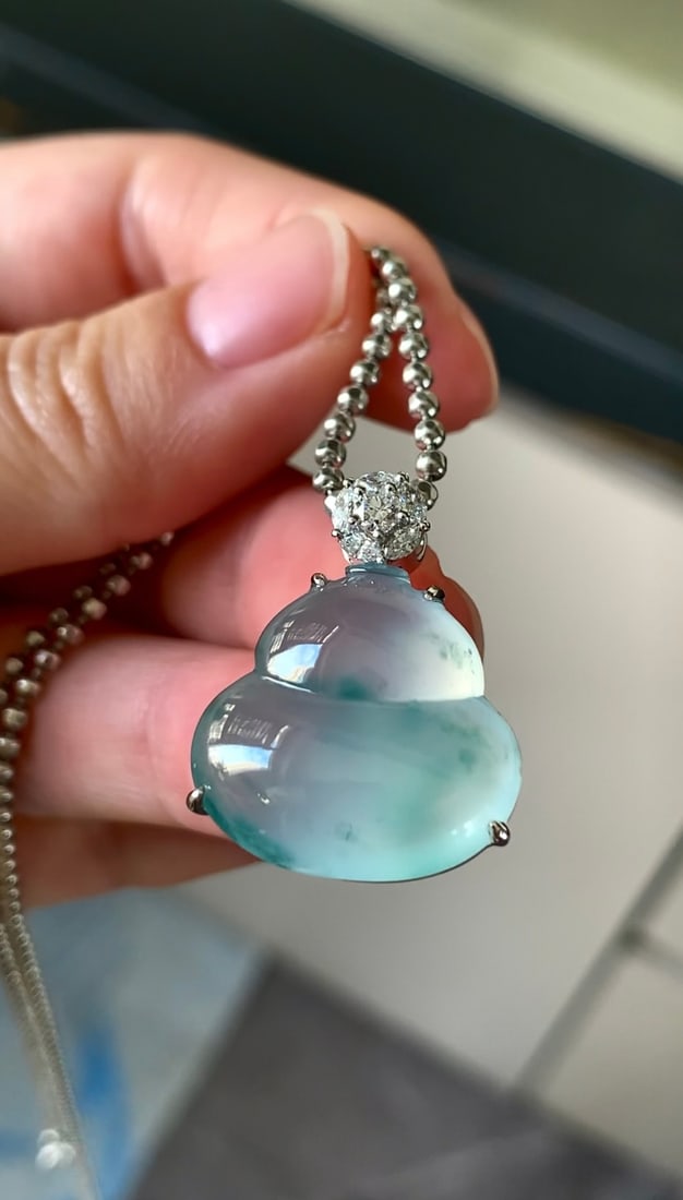 18K gold jade gourd pendant - 4