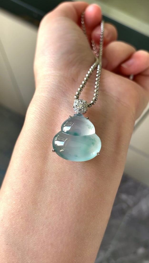 18K gold jade gourd pendant - 9