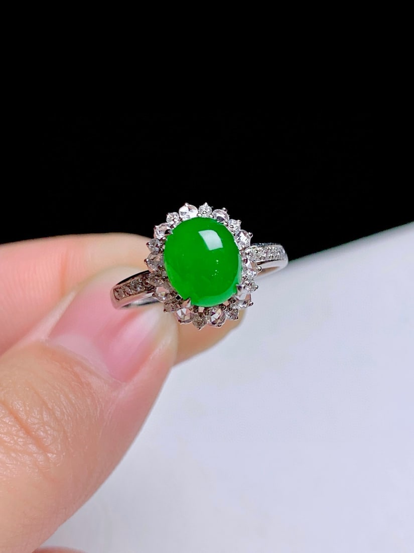 18k gold diamond-set ice yang green egg-faced jade ring - 2
