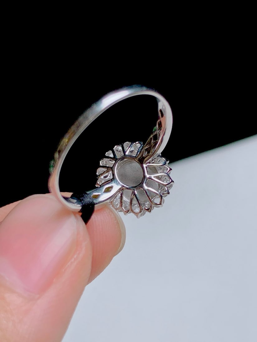 18k gold diamond-set ice yang green egg-faced jade ring - 5