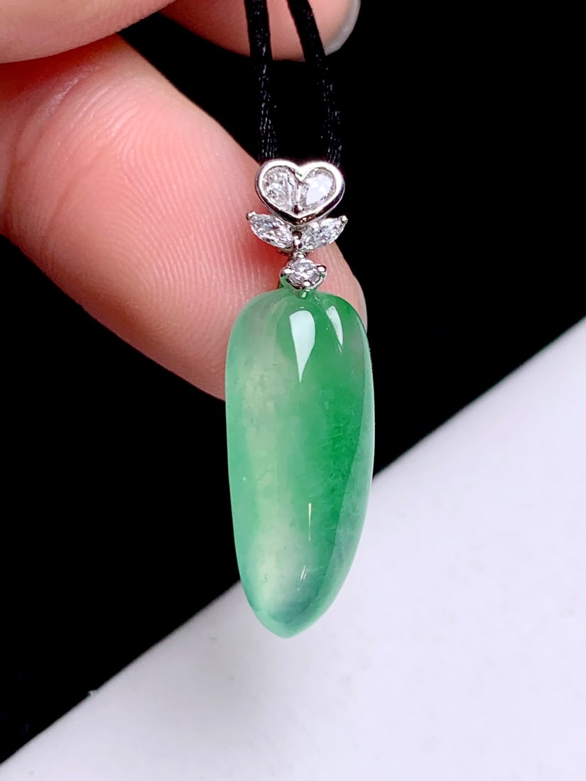 18K gold diamond inlaid natural jade pendant (1 of 5)