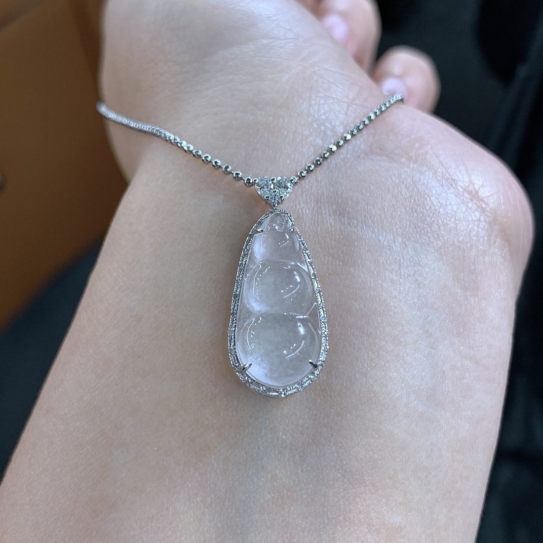 18K gold diamond-set jade pendant: Title: 18K gold diamond-set jade pendant Description: 18K gold diamond-set jade pendant, overall 25.3x11x6.2mm, stone without setting 19.4x9.3x4.2mm Reserve: $2,500.00 Shipping:Domestic: Shipping