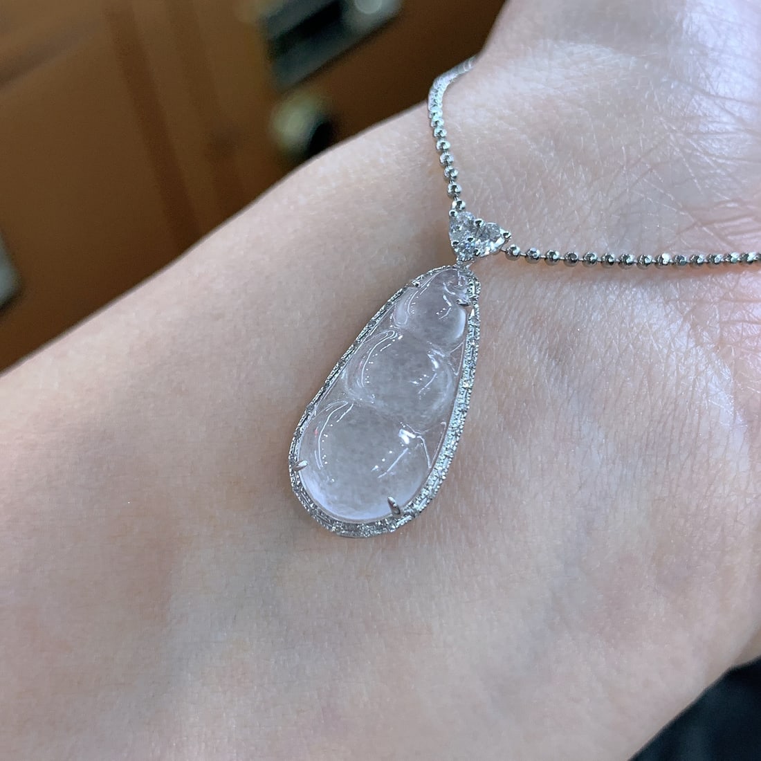 18K gold diamond-set jade pendant - 2