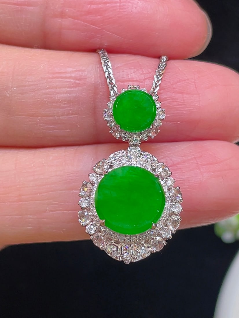 18k gold diamond-set natural jade pendant (1 of 5)