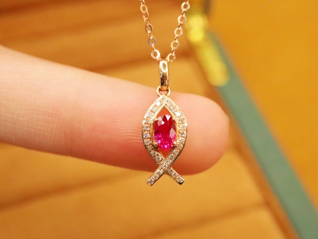 18K gold natural ruby pendant: Title: 18K gold natural ruby pendant Description: This pendant features a natural ruby as the main stone, weighing 0.36 carats, set in lustrous 18K gold, making it extremely attractive. The exquisite