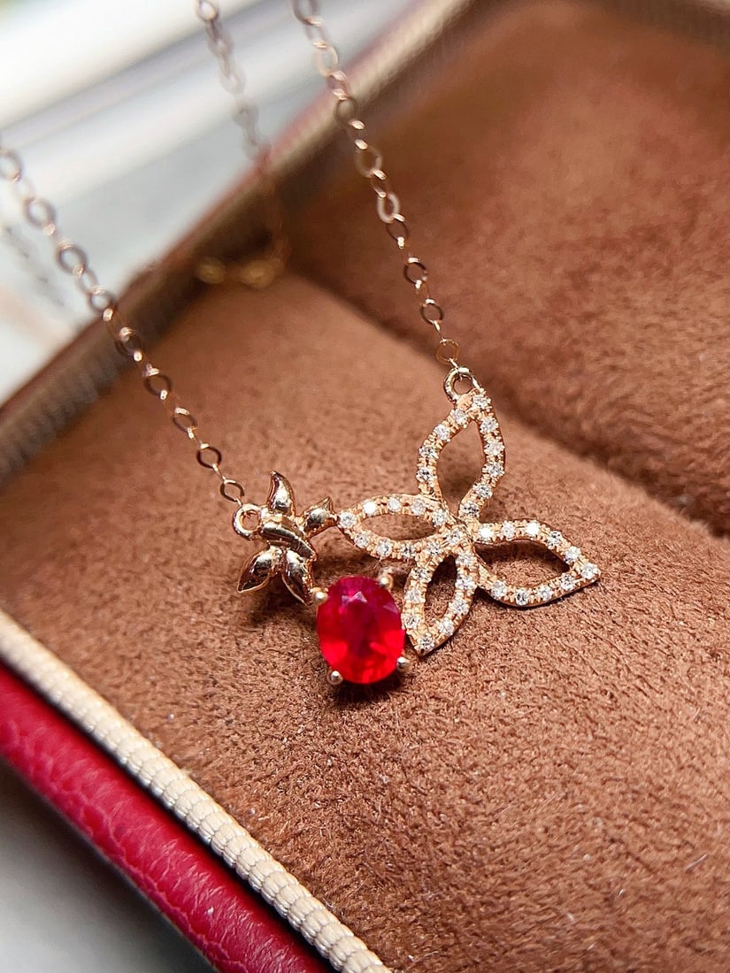 18K gold natural ruby collarbone chain necklace: Title: 18K gold natural ruby collarbone chain necklace Description: This natural ruby necklace symbolizes passion and elegance. Inspired by the graceful dance of butterflies, it adds a touch of
