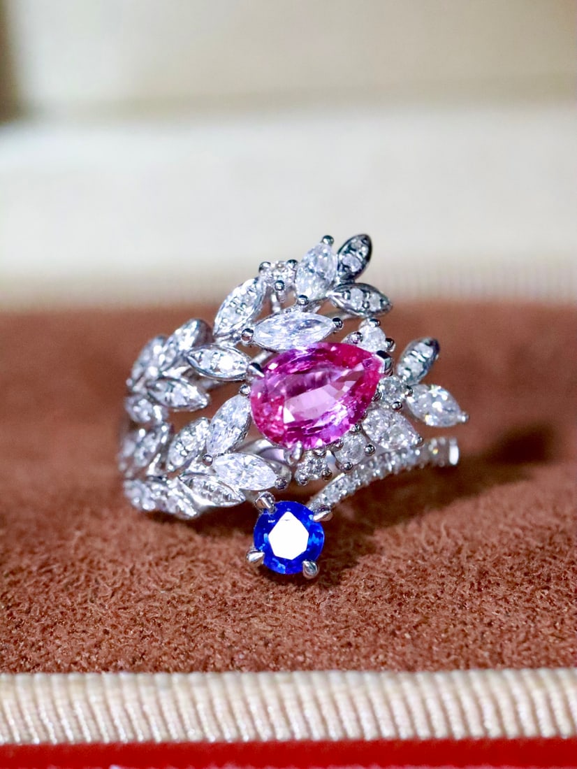 18K Gold Natural Sapphire Ring: Title: 18K Gold Natural Sapphire Ring Description: This ring showcases a captivating natural sapphire, emitting a fascinating blue luster that effortlessly catches the eye. The exquisite