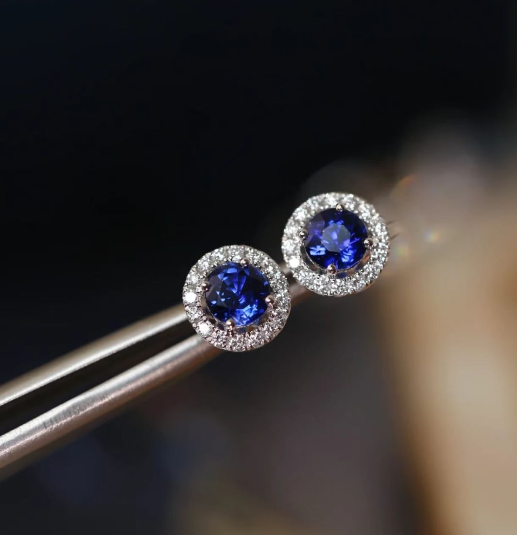 18K diamond-set sapphire stud earrings: Title: 18K diamond-set sapphire stud earrings Description: 18K diamond-encrusted sapphire stud earrings, suitable for any occasion Reserve: $700.00 Shipping:Domestic: Shipping rates are determined