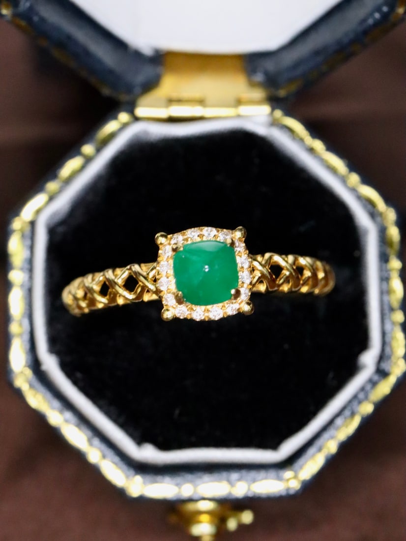 18K gold natural emerald ring: Title: 18K gold natural emerald ring Description: This ring features a simple hollow design, refreshing and neat, making it a great accessory for matching. The vibrant green color of the natural emera
