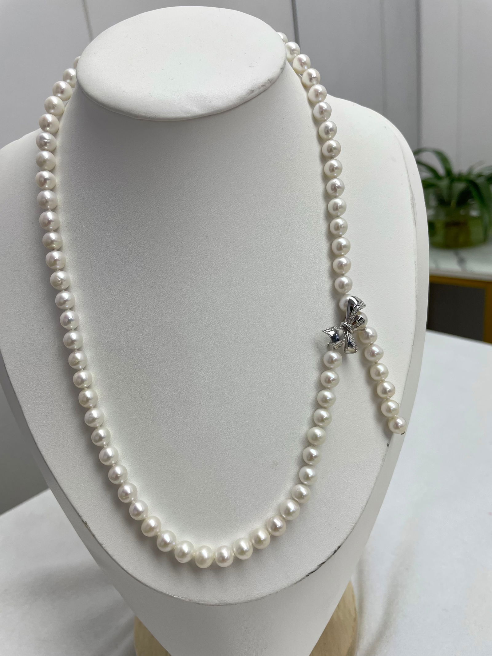 Natural freshwater pearl necklace (1 of 6)