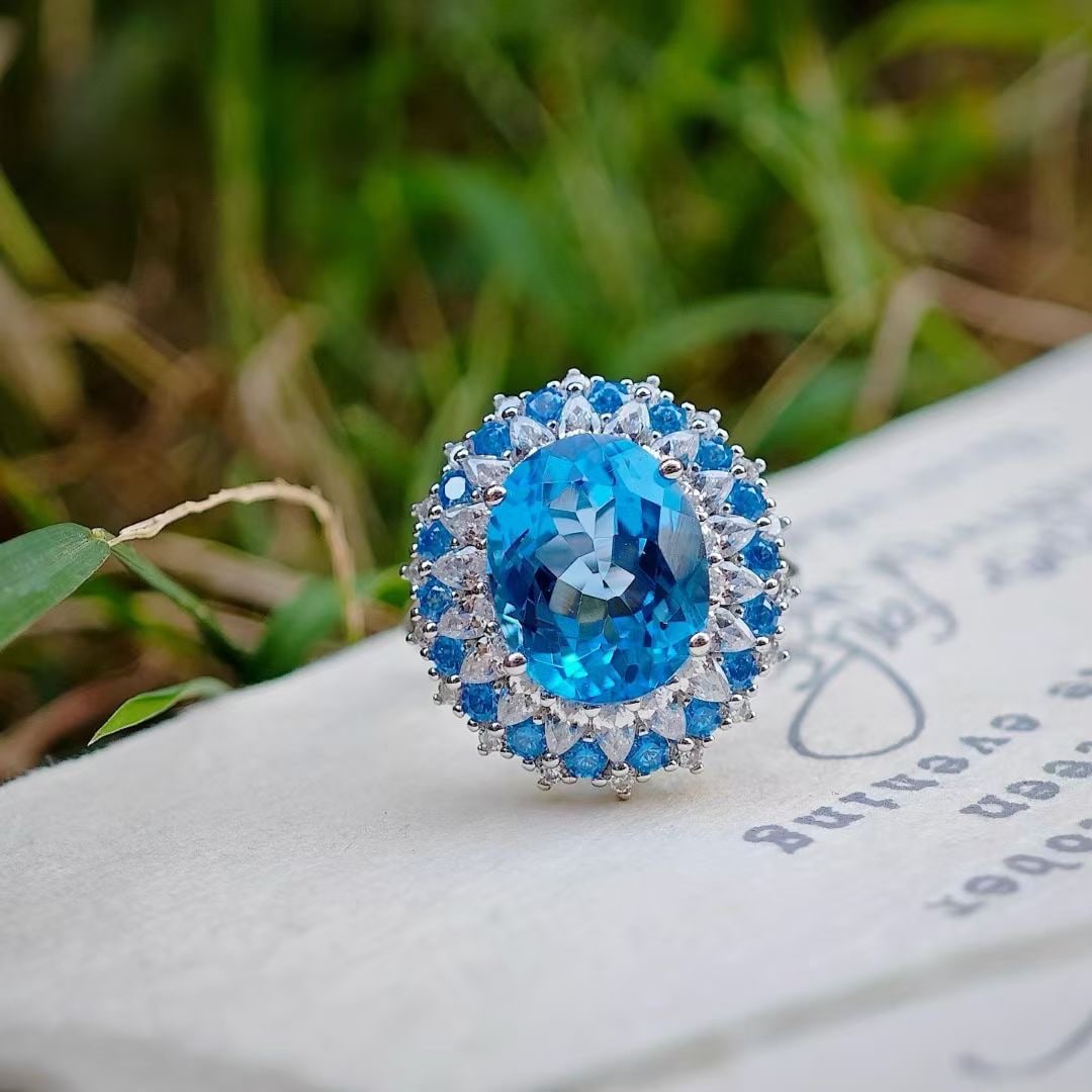 925 silver natural topaz ring: Title: 925 silver natural topaz ring Description: This ring perfectly combines a cool and radiant look, like a piece of art resting on your fingertips. It is crafted from shiny 925 silver, set with a