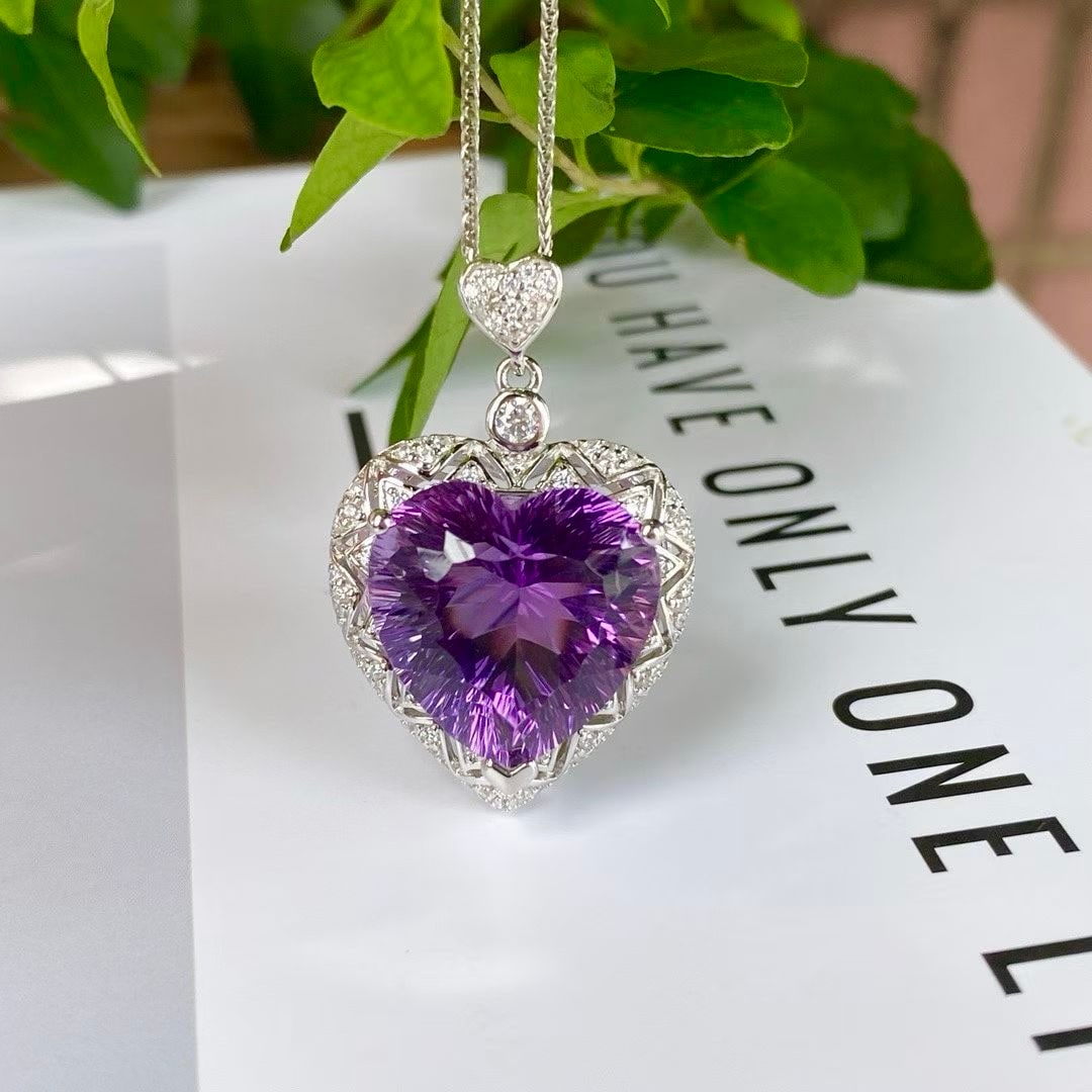 925 silver inlaid with natural amethyst pendant: Title: 925 silver inlaid with natural amethyst pendant Description: 925 silver pendant with natural amethyst.Main stone: 18mm Reserve: $400.00 Shipping: Domestic: Shipping rates are determined by dest