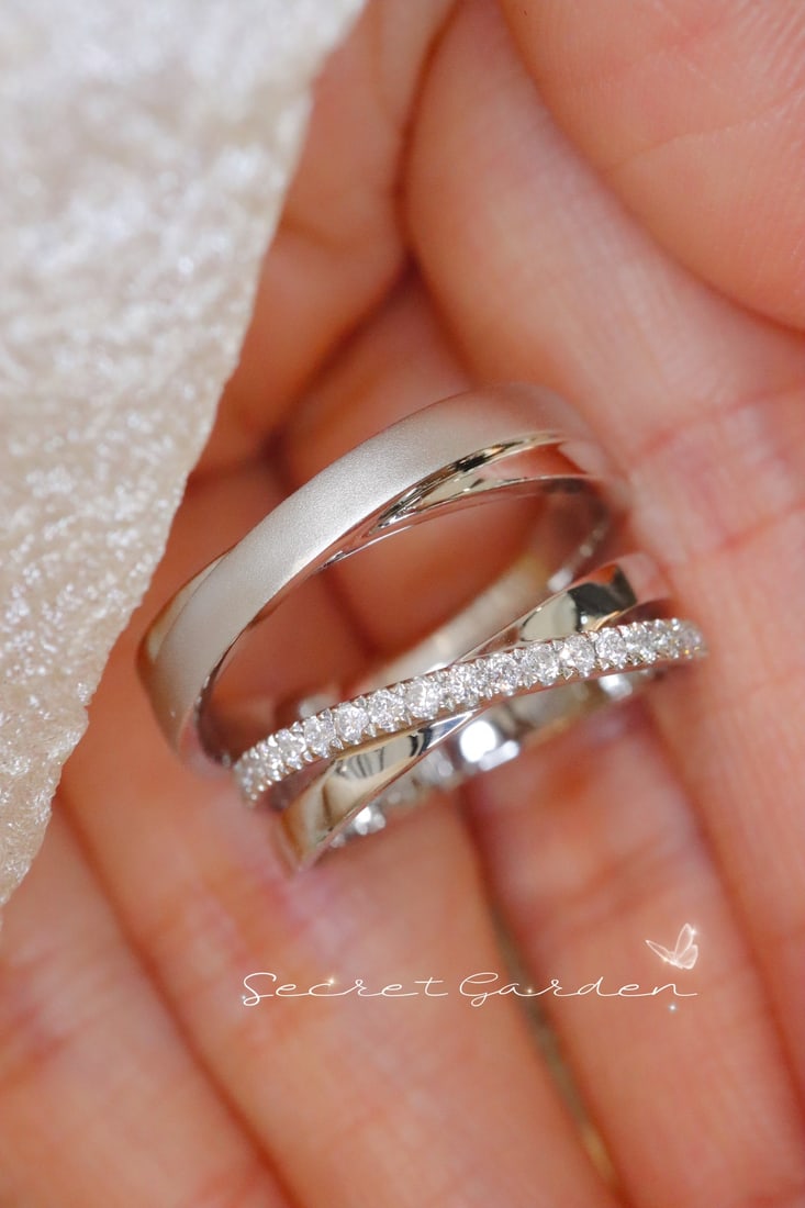 Platinum Pt950 natural diamond couple rings: Title: Platinum Pt950 natural diamond couple rings Description: These rings emit an eternal and elegant charm, meticulously crafted from dazzling platinum Pt950. With its seamless design and natural