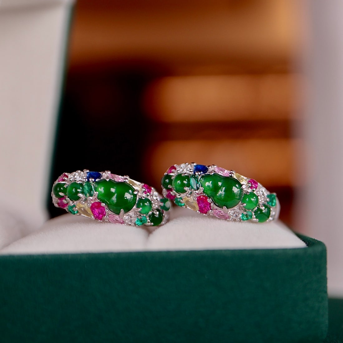 S925 silver natural jadeite gourd earrings: Title: S925 silver natural jadeite gourd earrings Description: This exquisite pair of earrings showcases a stunning natural jade gourd design, combining elegance and simplicity. Crafted with S925