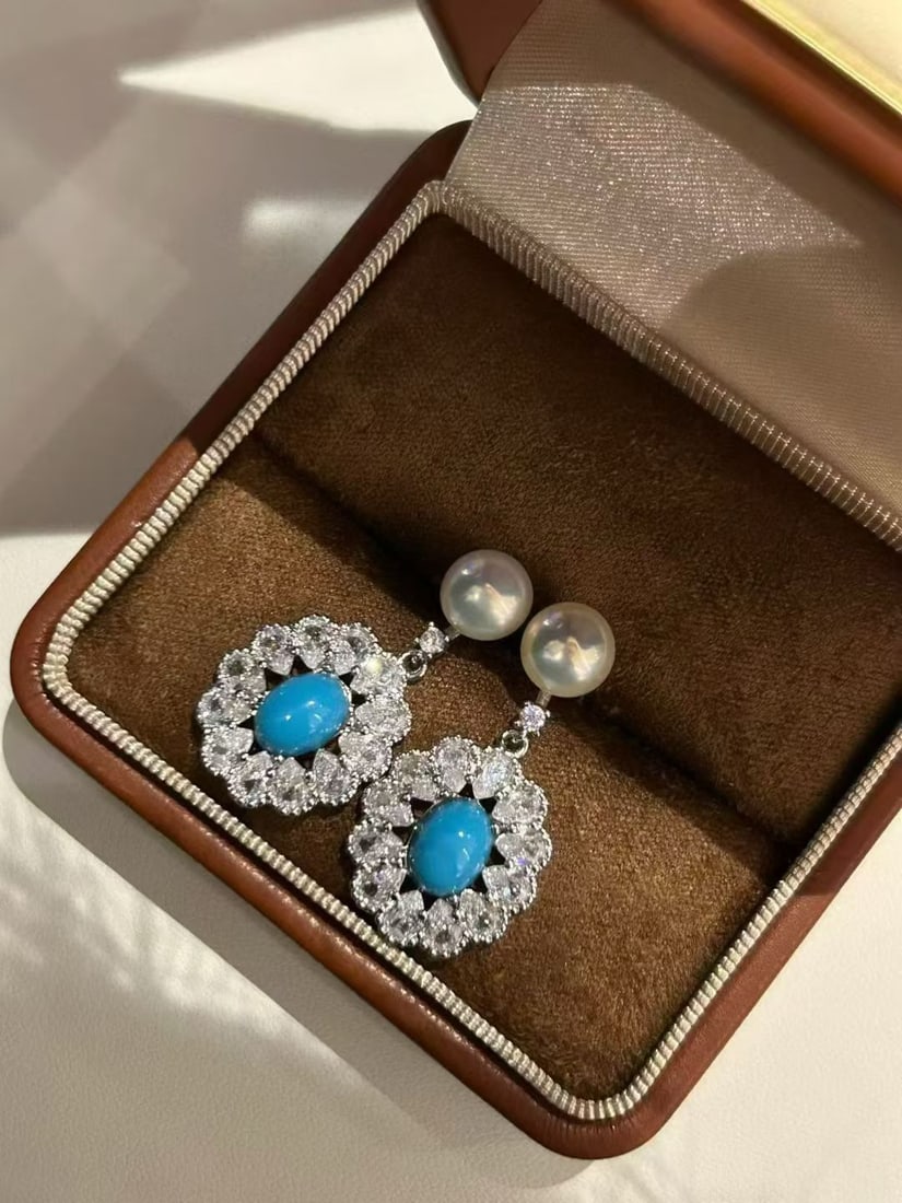 Turquoise paired with pearl necklace (1 of 5)