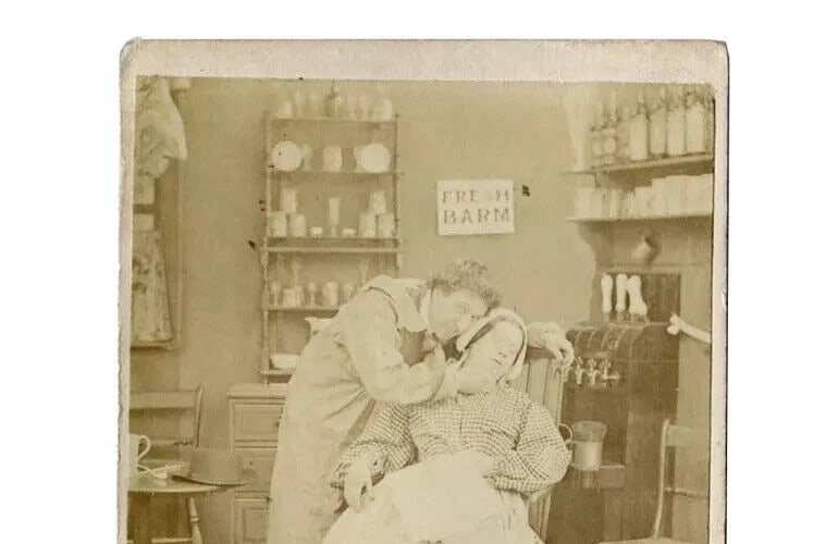 CDV Photo Winning the Gloves 19th Century People Scene - 5