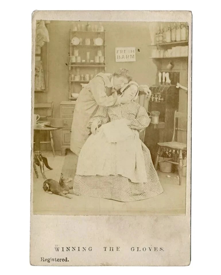 CDV Photo Winning the Gloves 19th Century People Scene - 6