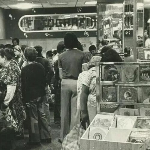 Photographs EDUARDO ESPINOZA, A shopping day in Mexico, 1970 Vintage - 3