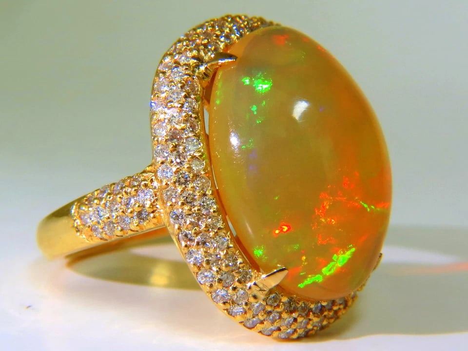 11.36CT NATURAL HOLOGRAPHIC OPAL DIAMOND RING 14KT+: Title: 11.36CT NATURAL HOLOGRAPHIC OPAL DIAMOND RING 14KT+ Description: ONLY MAGNIFICENT JEWELS 9.76CT Natural Opal VS clean clarity Brilliant rays of orange, greens and some reds A true holographic