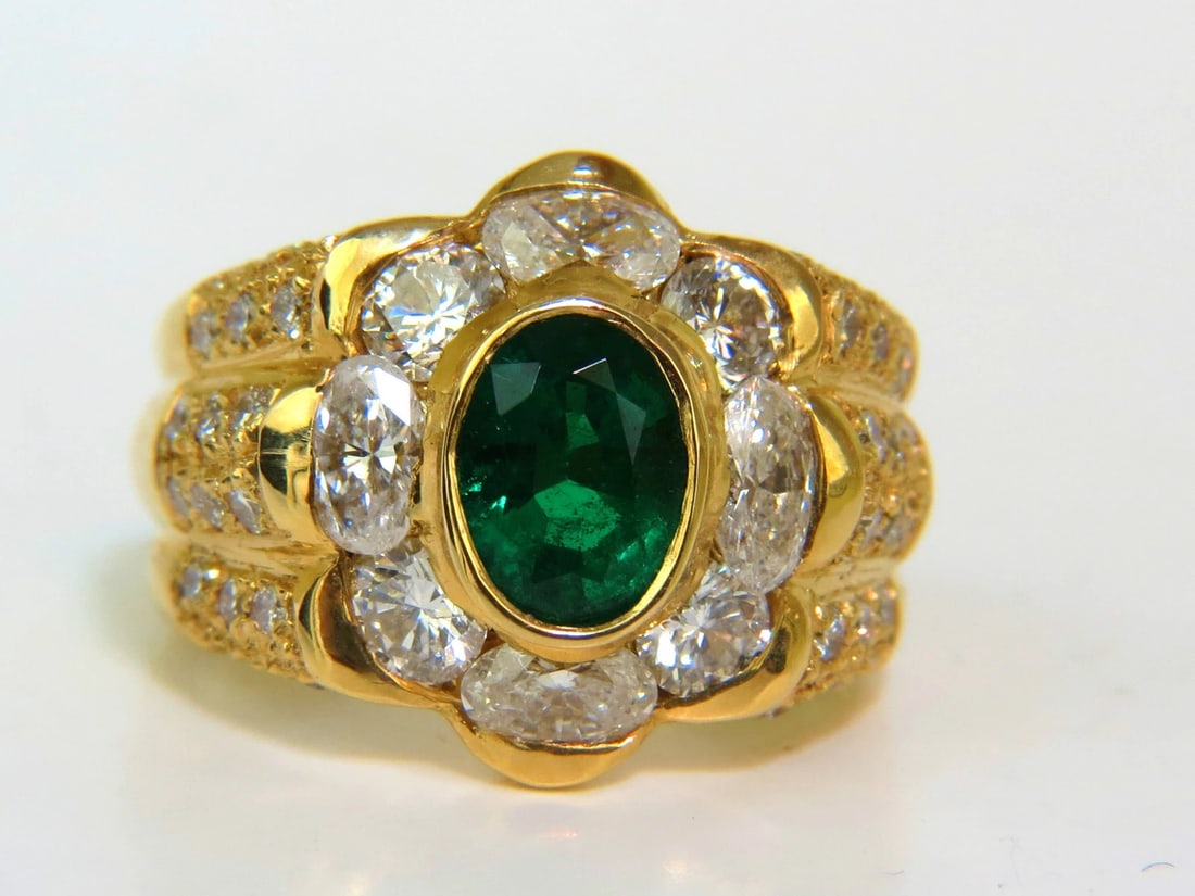 18KT 4.00CT NATURAL EMERALD DIAMOND RING + - 10