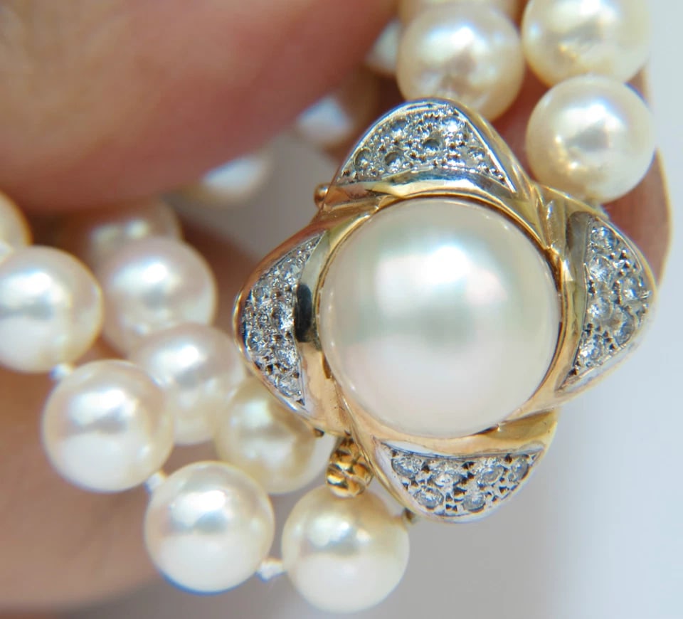 7.50mm JAPANESE DOUBLE STRANDED PEARLS .75CT DIAMONDS CLASP NECKLACE 14kt**: Title: 7.50mm JAPANESE DOUBLE STRANDED PEARLS .75CT DIAMONDS CLASP NECKLACE 14kt** Description: 7.50mm Natural double stranded Japanese pearls With 14kt. yellow gold clasp On clasp 13mm mabe pearl &