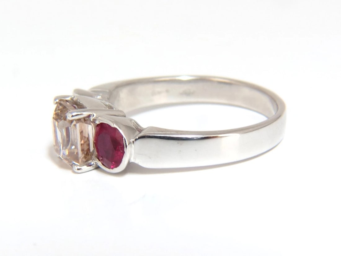 2.46CT Natural fancy color light brown diamond ruby ring 18kt. Three Stone+ - 5