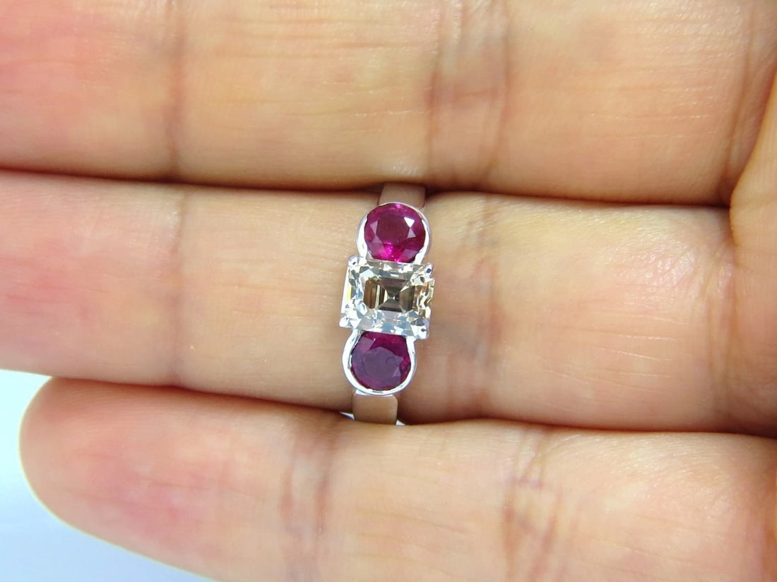 2.46CT Natural fancy color light brown diamond ruby ring 18kt. Three Stone+ - 7