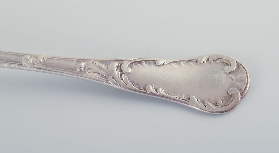 Christofle, France. A set of six dinner spoons in plated silver. Classic design with floral motifs. - 4