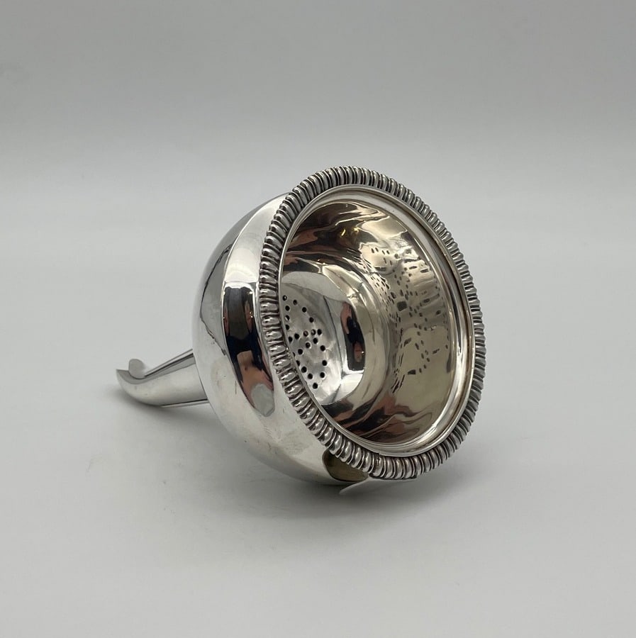 Early 19th Century George IV Sterling Silver Wine Funnel London 1826 Edward Barton - 4