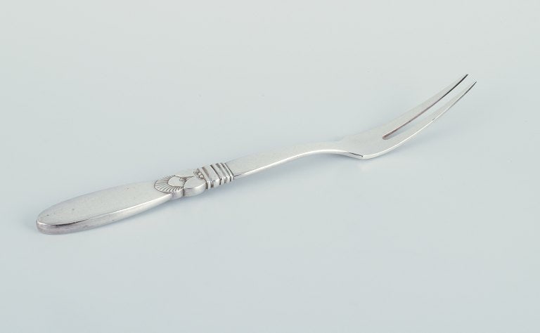 Georg Jensen Cactus. Long carving fork in all silver, sterling silver.: Title:Georg Jensen Cactus. Long carving fork in all silver, sterling silver.Description:Georg Jensen Cactus. Long carving fork in all silver, sterling silver. Hallmarked after 1944. In perfect