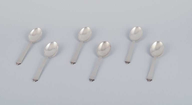 Georg Jensen Pyramid, six dessert spoons in sterling silver.: Title:Georg Jensen Pyramid, six dessert spoons in sterling silver.Description:Georg Jensen Pyramid, six dessert spoons in sterling silver. Hallmark: After 1945. In excellent condition. Length 16.5