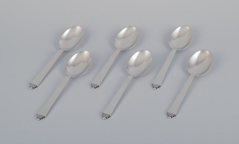 Georg Jensen Pyramid, set of six dinner spoons in sterling silver.: Title:Georg Jensen Pyramid, set of six dinner spoons in sterling silver.Description:Georg Jensen Pyramid, set of six dinner spoons in sterling silver. Hallmark: 1933-1944. In perfect condition.