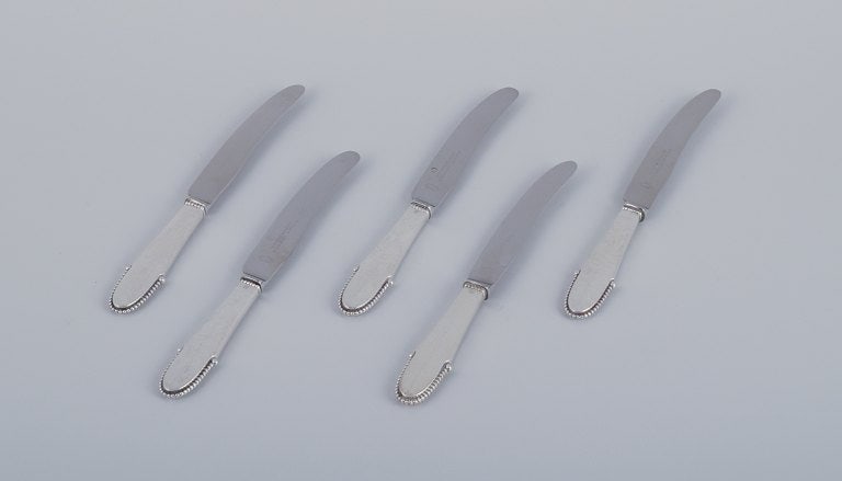 Georg Jensen Beaded, five fruit knives in sterling silver. Knife blades in stainless steel.: Title:Georg Jensen Beaded, five fruit knives in sterling silver. Knife blades in stainless steel.Description:Georg Jensen Beaded, five fruit knives in sterling silver. Knife blades in stainless
