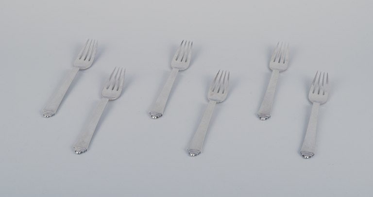 Georg Jensen Pyramid, six dinner forks in sterling silver.: Title:Georg Jensen Pyramid, six dinner forks in sterling silver. Description:Georg Jensen Pyramid, six dinner forks in sterling silver. Hallmark: 1933-1944. In excellent condition. Length 19.1 cm. Res