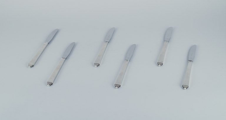 Georg Jensen, a set of six Pyramid long-handled lunch knives in sterling silver and stainless steel.: Title:Georg Jensen, a set of six Pyramid long-handled lunch knives in sterling silver and stainless steel. Description:Georg Jensen, a set of six Pyramid long-handled lunch knives in sterling silver a