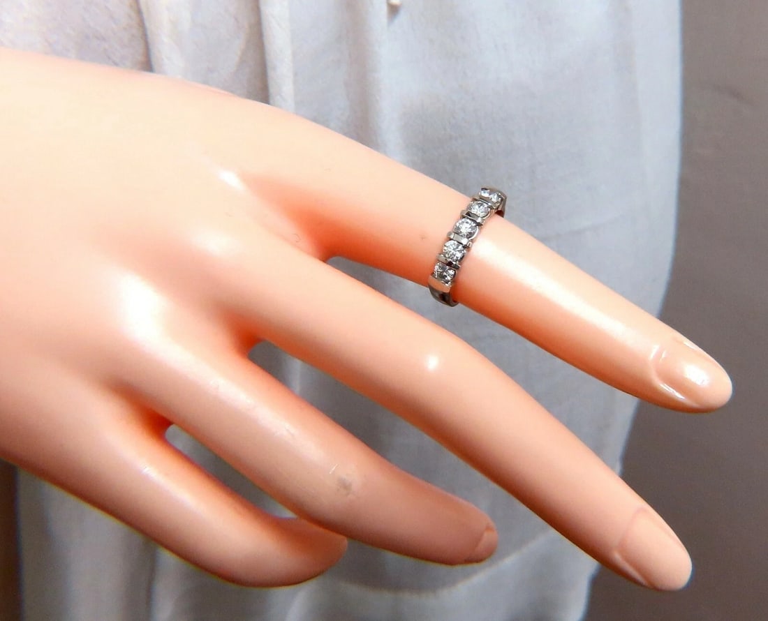 .75ct Round Diamonds Channel Bar Ring 14kt - 7