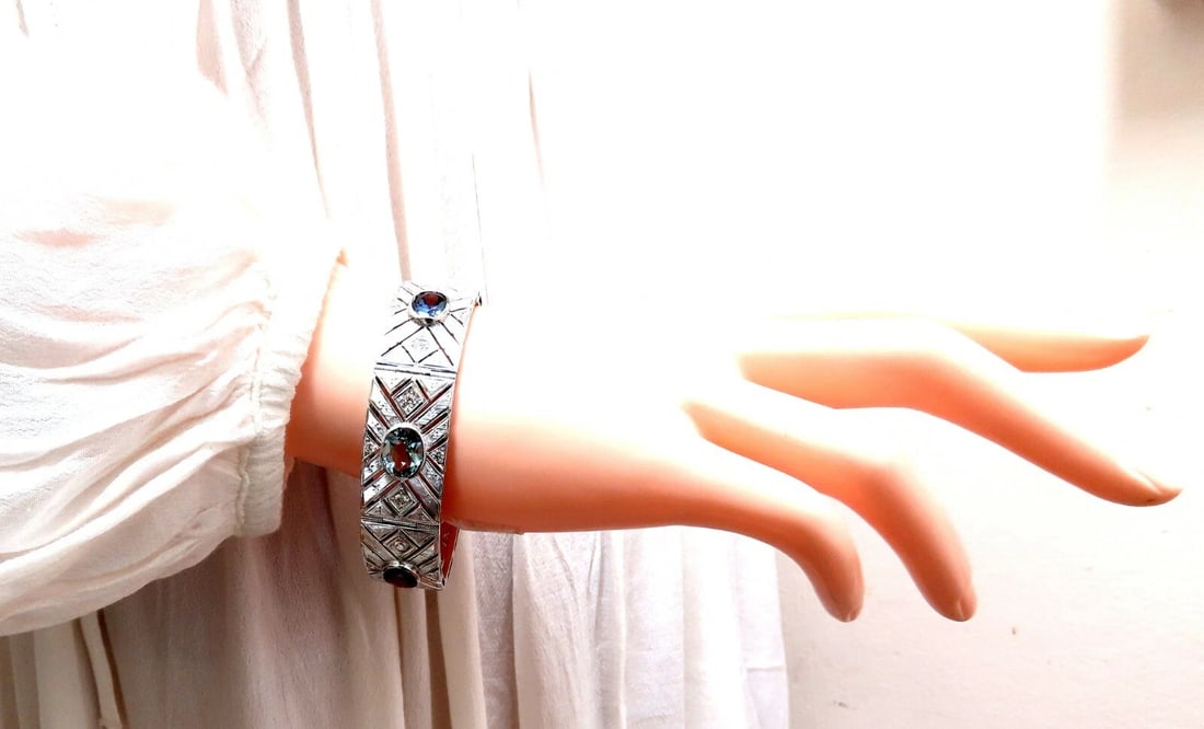 24.30ct Natural Gem Line Vintage Graver Etch Cuff Bracelet 18kt** - 10