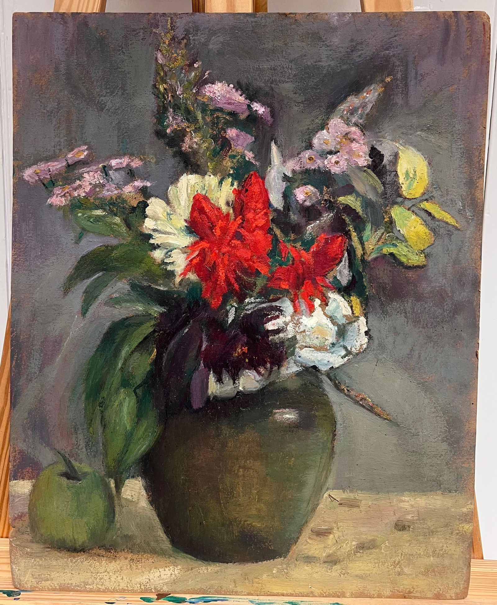 1930's French Post-Impressionist Oil Colorful Still Life Flowers in Vase & Apple 1930's - 4