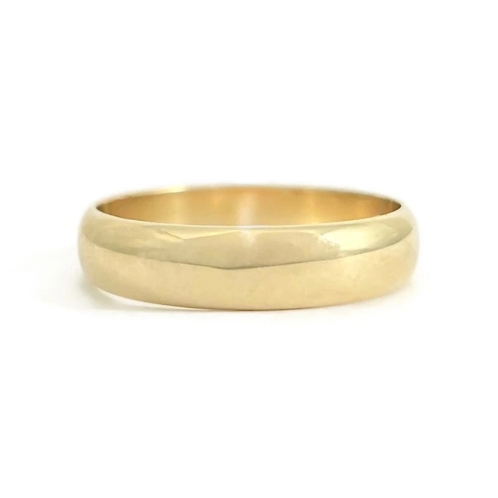 Men's Plain Classic Rounded Wedding Band Ring 14K Yellow Gold, Size 10, 4.8 mm: Men's Plain Classic Rounded Wedding Band Ring 14K Yellow Gold, Size 10, 4.8 mm This is a classic men's wedding band. Please let us know if you have any questions. Metal: 14K yellow gold Weight: 4.15
