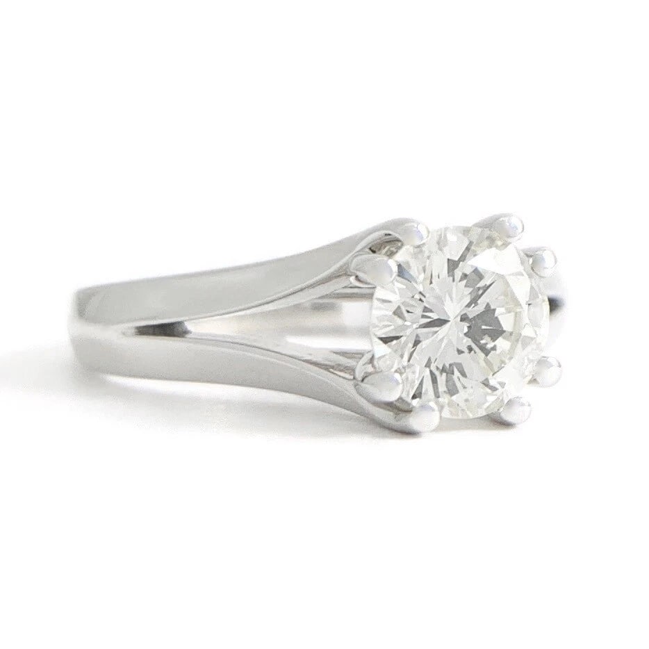 EGL Split Shank Round Solitaire Diamond Engagement Ring 14K White Gold 1.01 CT: EGL Split Shank Round Solitaire Diamond Engagement Ring 14K White Gold 1.01 CT This is a gorgeous diamond engagement ring! Please let us know if you have any questions! Diamonds: 1 round brilliant cut