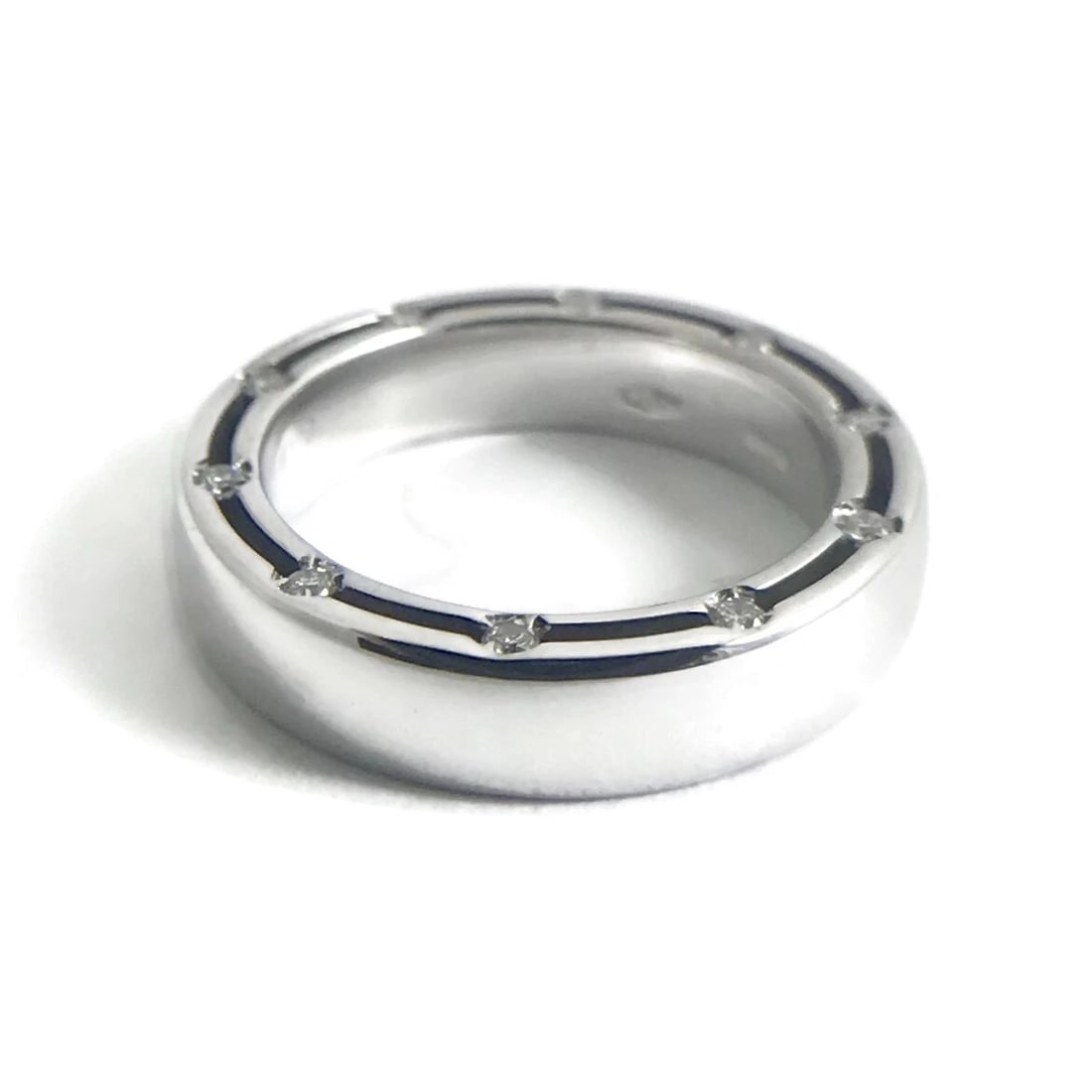 Damiani Brad Pitt D.side Wedding Band Ring 18K White Gold Size 3.75, 5.39 Grams: Damiani Brad Pitt D.side Wedding Band Ring 18K White Gold Size 3.75, 5.39 Grams This ring is a gorgeous and unique women's wedding band ring! Please let us know if you have any questions. Diamonds: