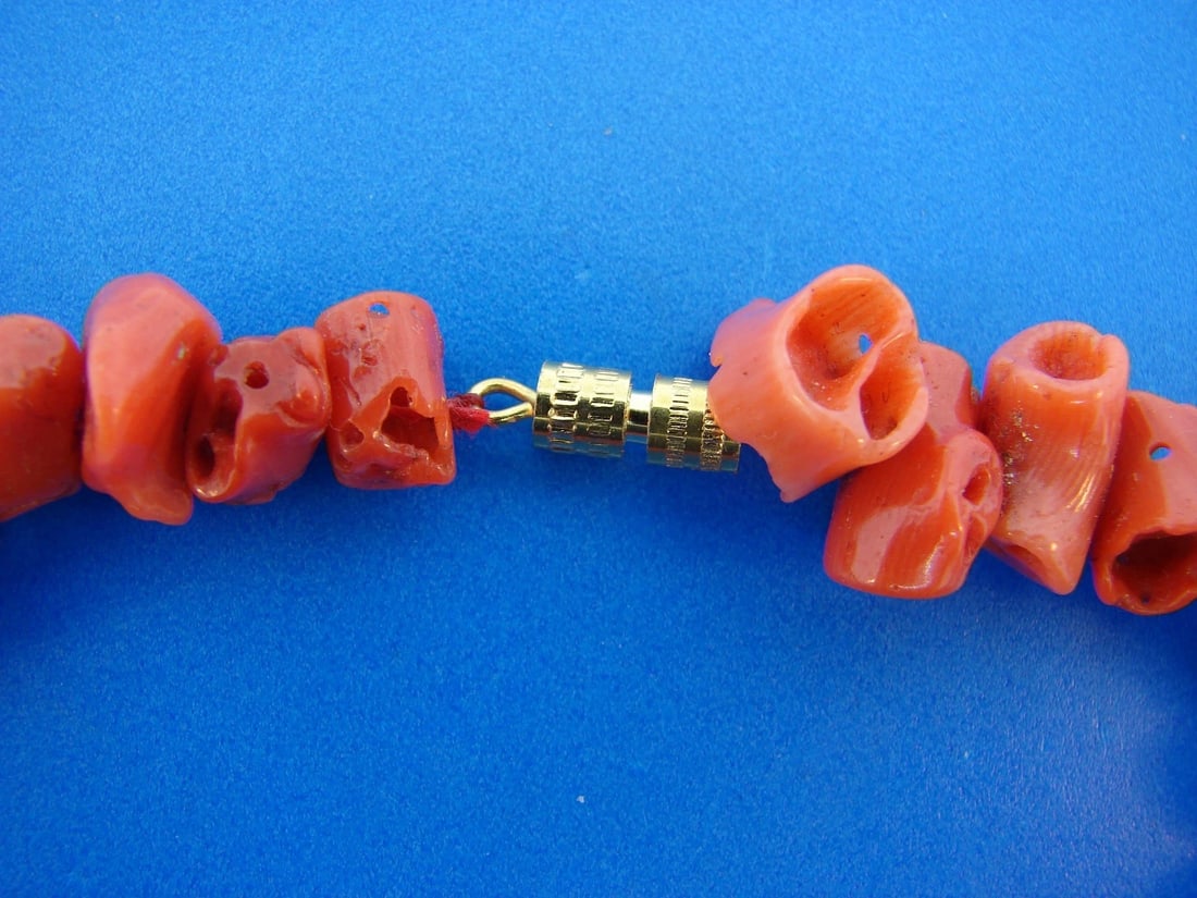 CHIC 18k Yellow Gold & Coral Necklace - 4