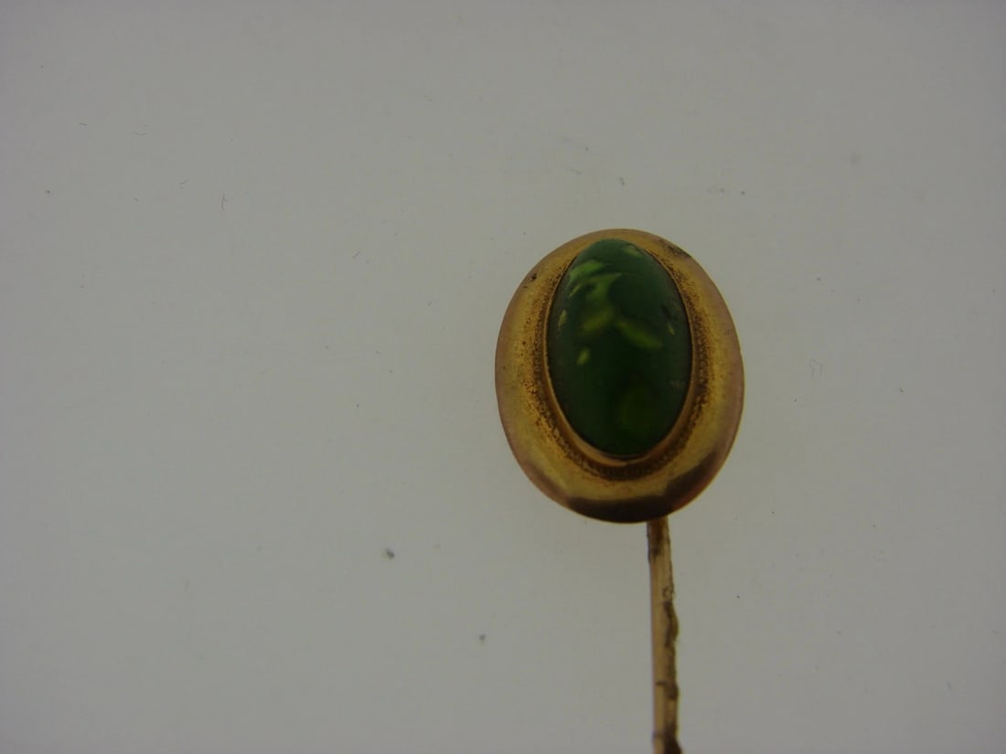 VICTORIAN ANTIQUE C.1900 GREEN STONE 9K YELLOW GOLD STICK PIN - 2