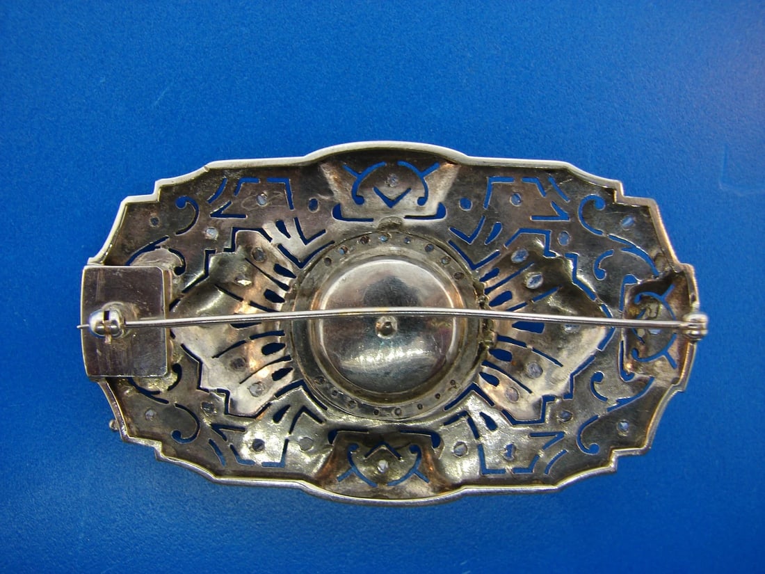 ART DECO Platinum, Angel Skin Coral & Diamond Brooch Circa 1920s - 3