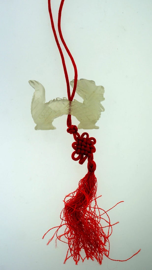 C.1930 VINTAGE CARVED JADE PENDANT NECKLACE: Title: C.1930 VINTAGE CARVED JADE PENDANT NECKLACEDescription: JADE PENDANT NECKLACE ADORABLE LOVELY PIECE CARVED MEASURES 1 3/4'' X 1 1/4'' WEIGHT 16.2 G LENGTH 24'' You can have it at a fraction