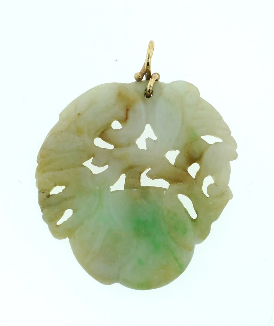 APPLE JADE PENDANT GOLD BAIL HAND CARVED C.1940 (1 of 4)