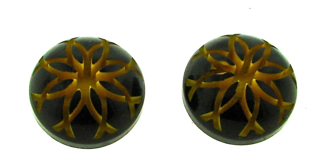 SOPHISTICATED Costume Jewelry Clip On Earrings!: Title: SOPHISTICATED Costume Jewelry Clip On Earrings!Description: Costume Jewelry Clip On Earrings! This wonderful pair of earrings is one of a kind! The weight is 20.4 grams. The height is 1 1/8