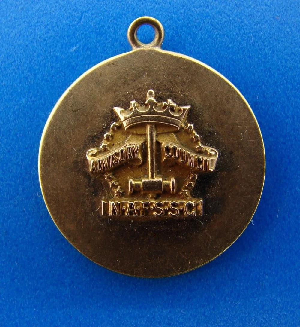 VINTAGE 10k Yellow Gold Charm Pendant: Title: VINTAGE 10k Yellow Gold Charm PendantDescription: VINTAGE 10k Yellow Gold Charm Pendant Weight is 3.7 grams. The pendant chain made of 10k Yellow GolMeasurements – Diameter 0.75”