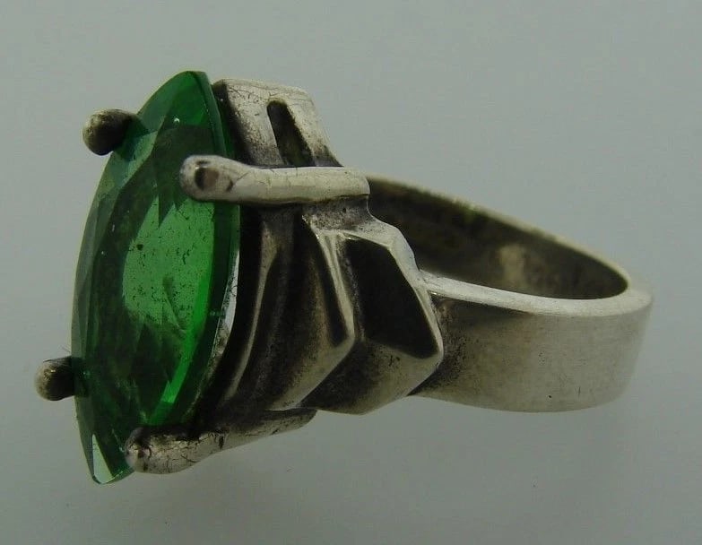 FLASHY Sterling Silver & Green Glass Ring - 2