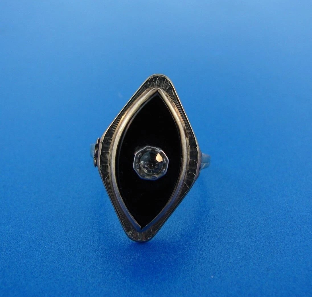 CHIC Art Deco 10k Yellow Gold, Diamond & Onyx Ring Circa 1920s: Title: CHIC Art Deco 10k Yellow Gold, Diamond & Onyx Ring Circa 1920s Description: 10k Yellow Gold, Onyx & Diamond Ring Art Deco Circa 1920s · This is a must for any collector. · The weight